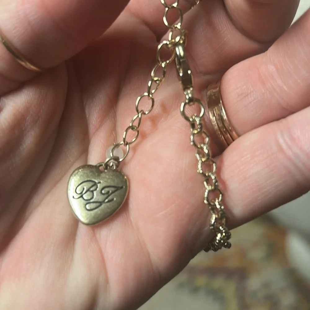 Betsey Johnson Surfmaid Iridescent Scallop Shell Clam Pearl AB Lucite Necklace - Picture 6 of 7